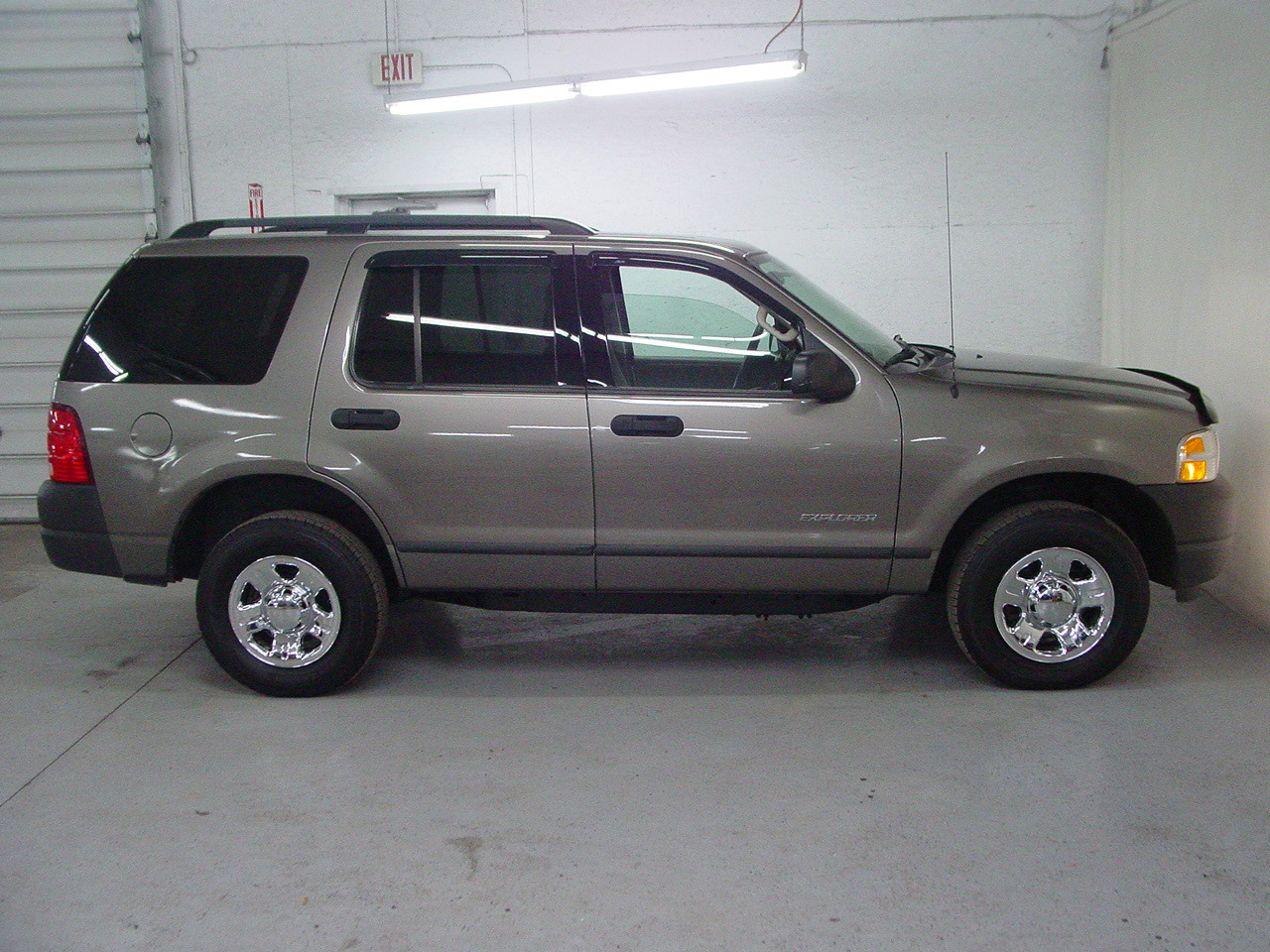 2004 Ford Explorer XLS