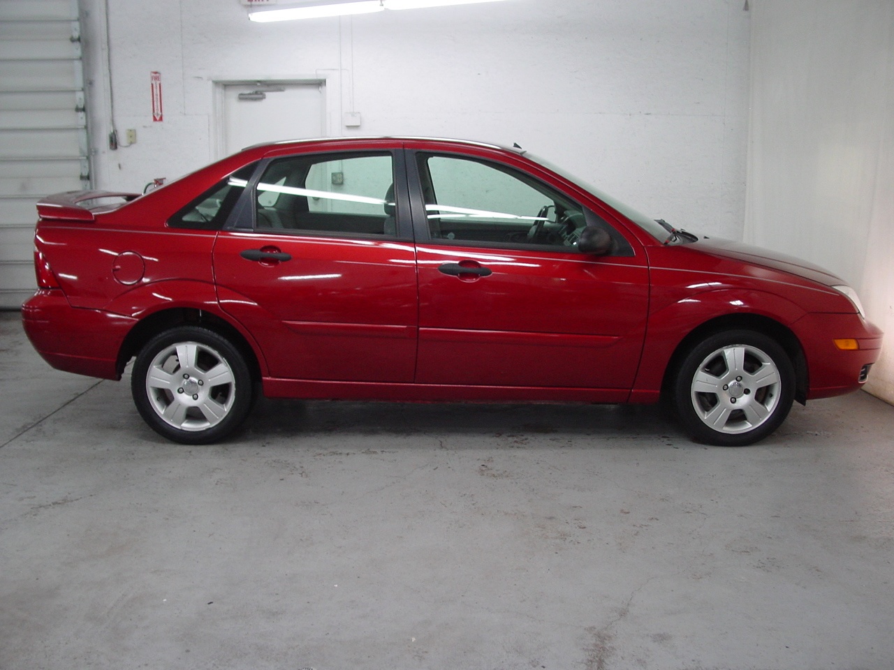 2005 Ford Focus ZX4 SES