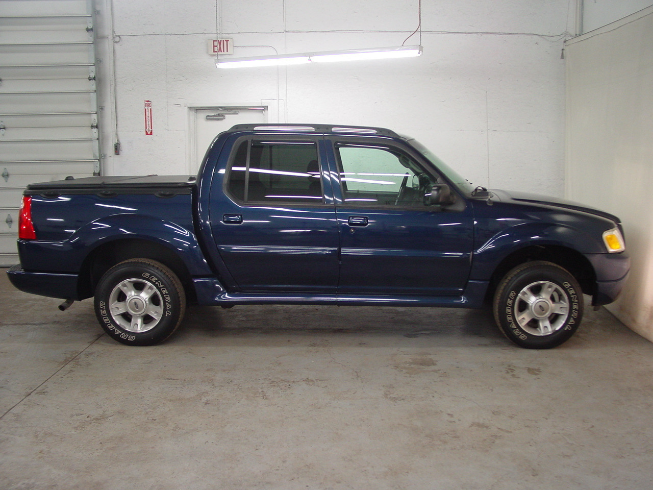 2004 Ford Explorer Sport Trac XLT